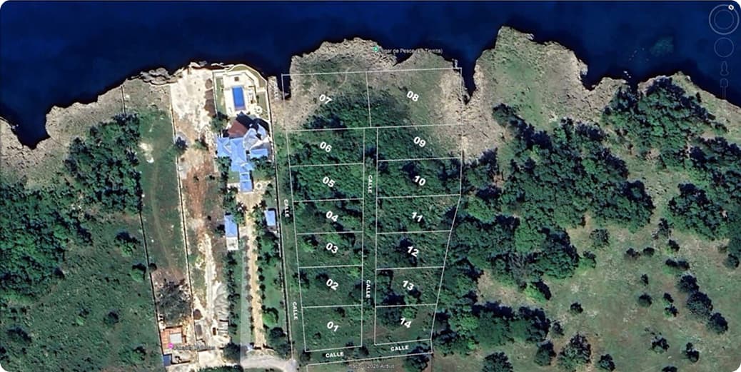 Site plan — Río San Juan coastal subdivision, numbered plots along the streets